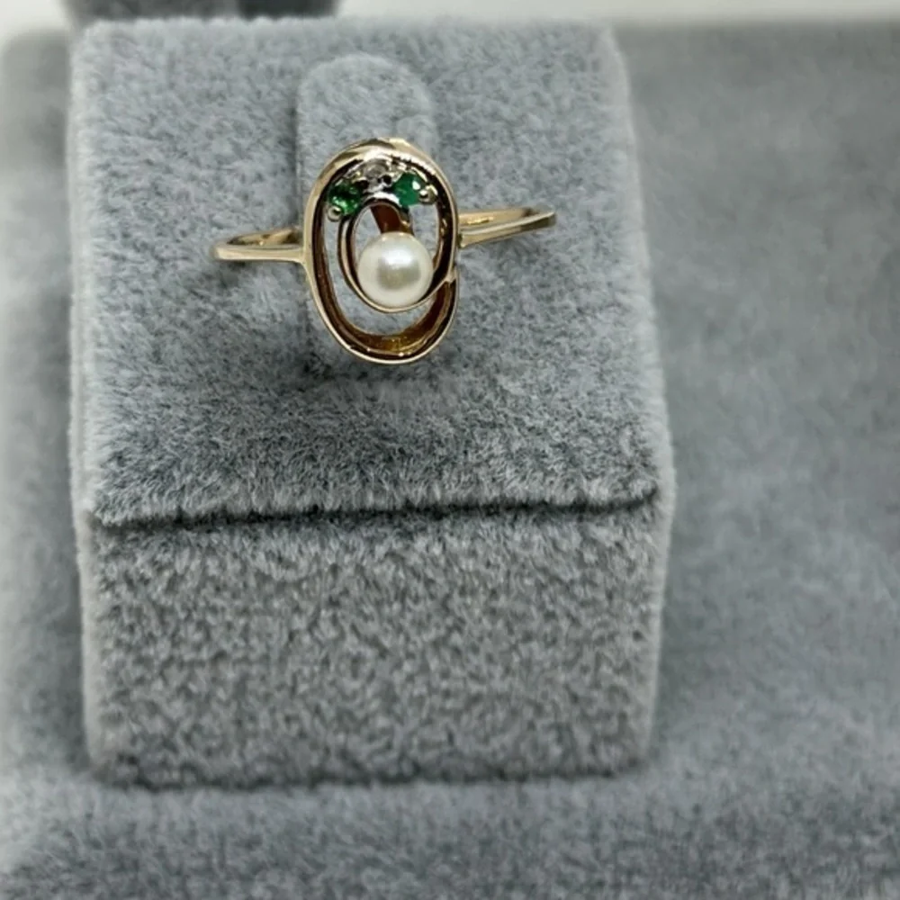 14k Diamonds Real emeralds ring with real solid gold real diamond real pearls